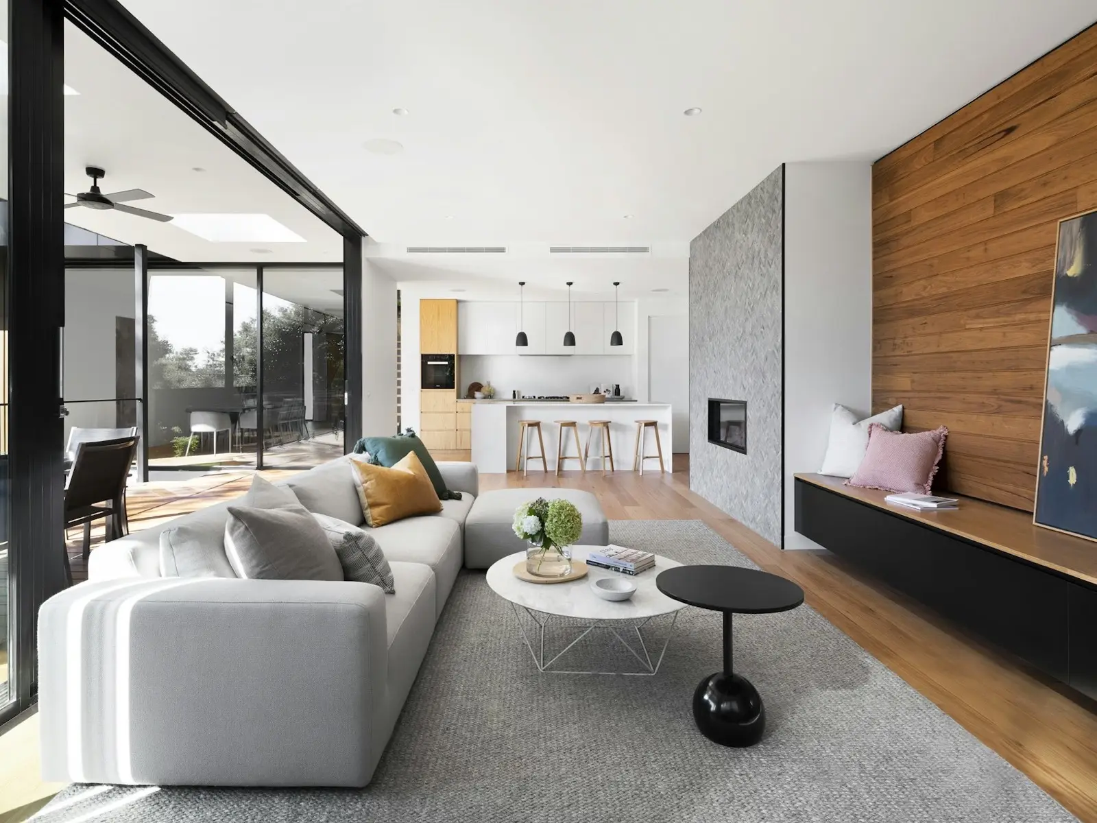 Grand séjour contemporain aux lignes précises